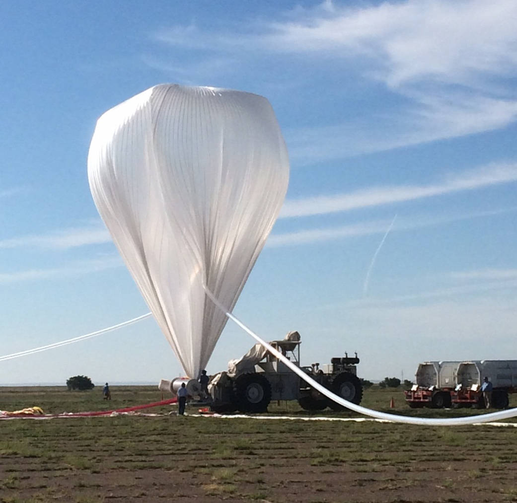 Filling the HySICS balloon prior to launch.