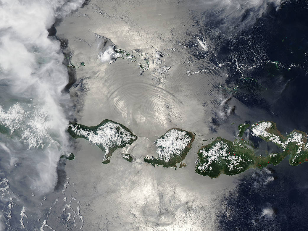 Waves and sunglint around small islands imaged from orbit by satellite