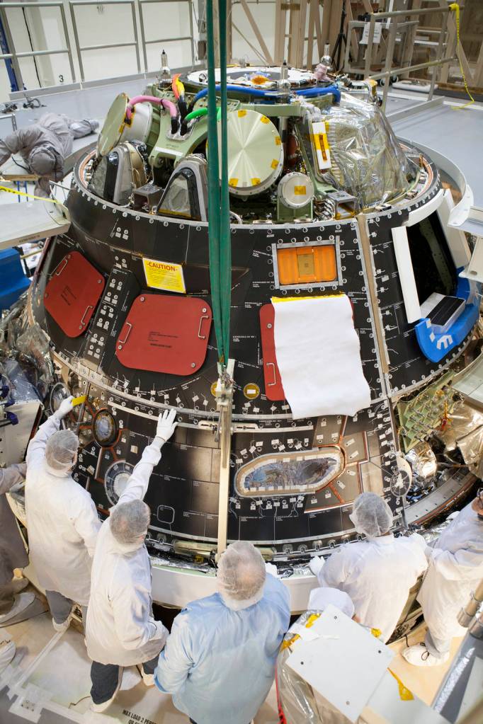 Back Shell Tile Panels Installed on NASA’s Orion Spacecraft