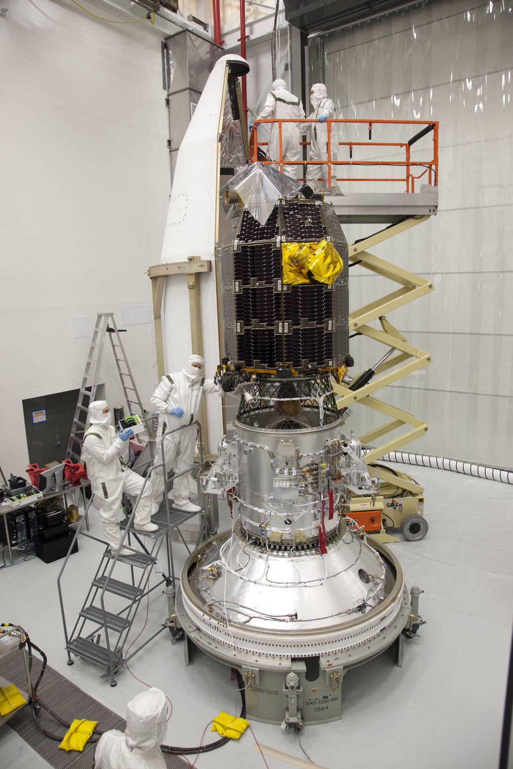 LADEE Encapsulated into the Minotaur V Fairing
