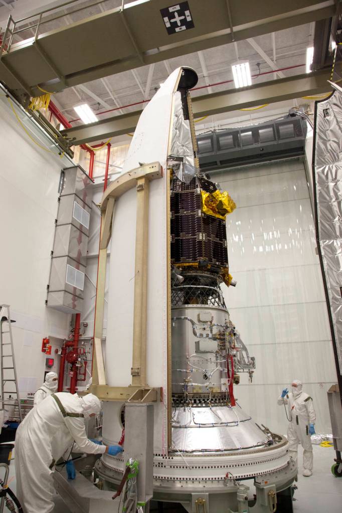 LADEE Encapsulated into the Minotaur V Fairing