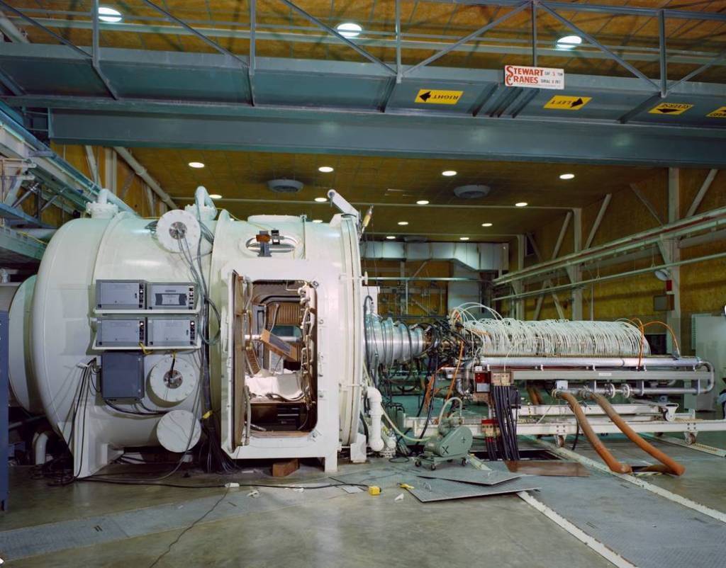 Installation of the 10′ Vacuum Test Chamber within the High Bay, facing west