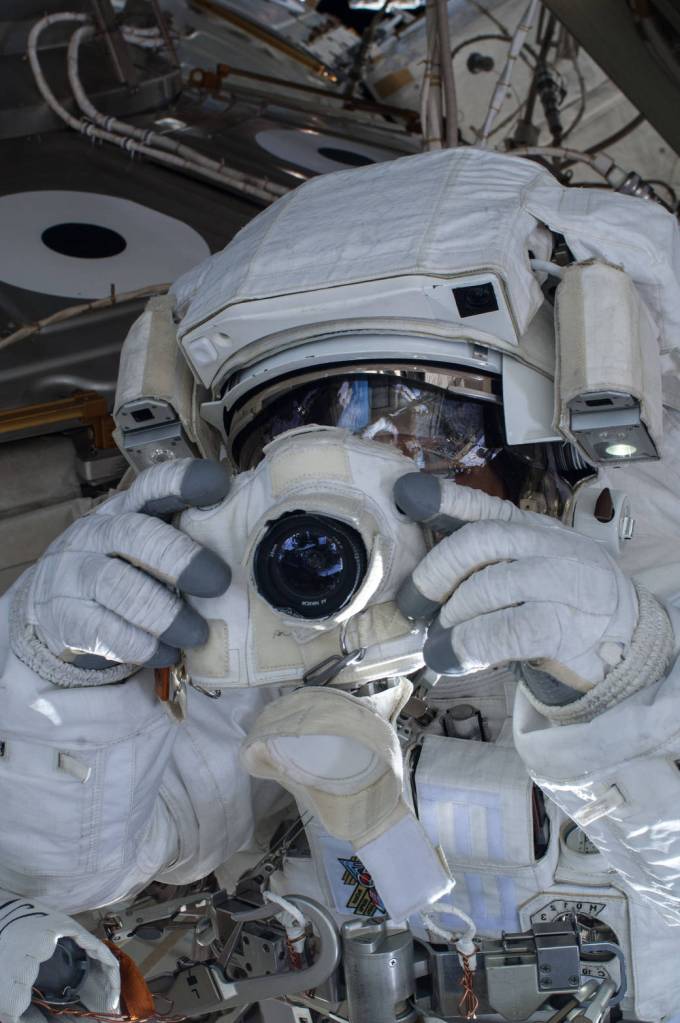 Spacewalker Luca Parmitano Snaps a Photo