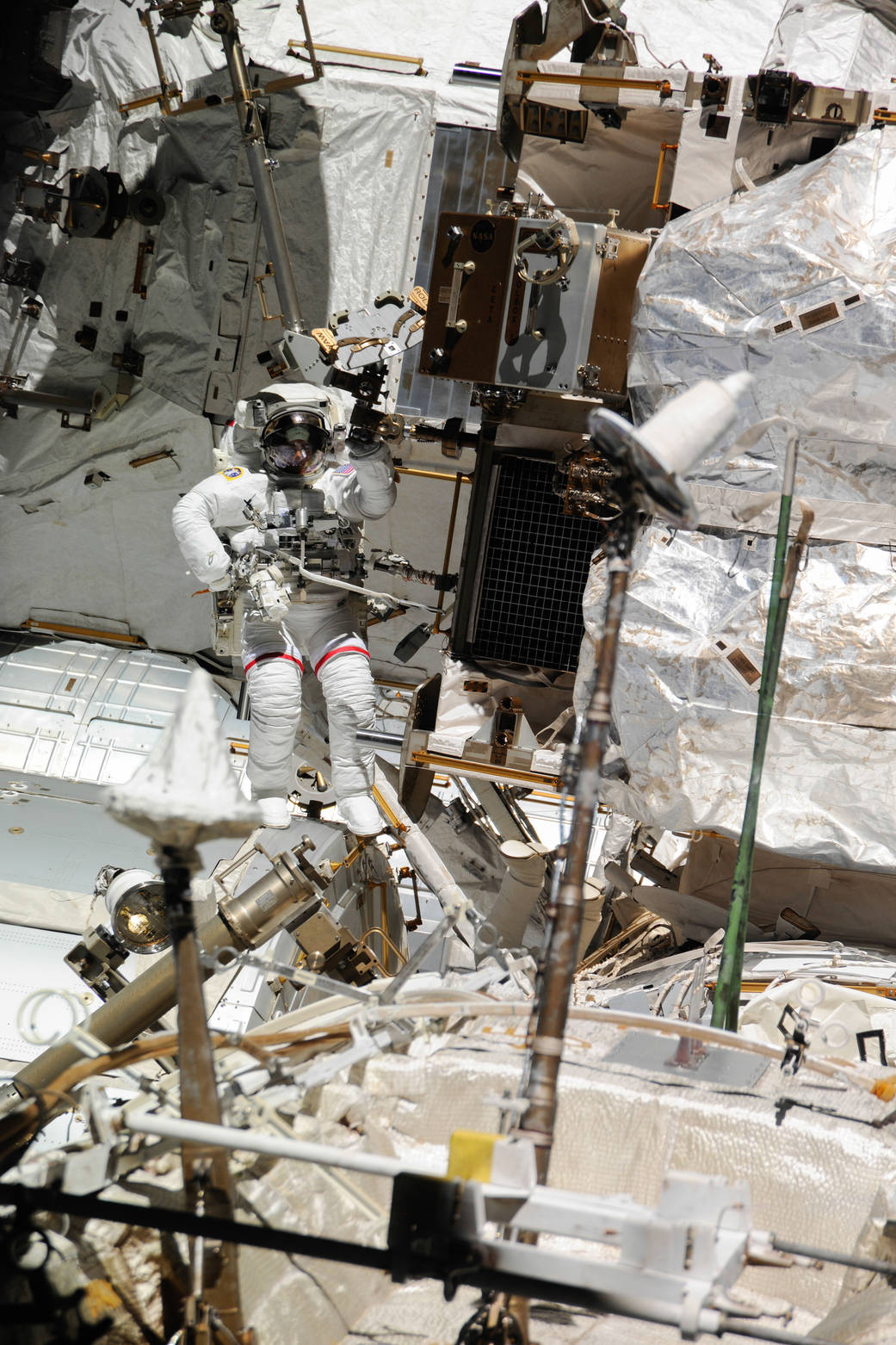 ISS036-E-020926 -- Chris Cassidy
