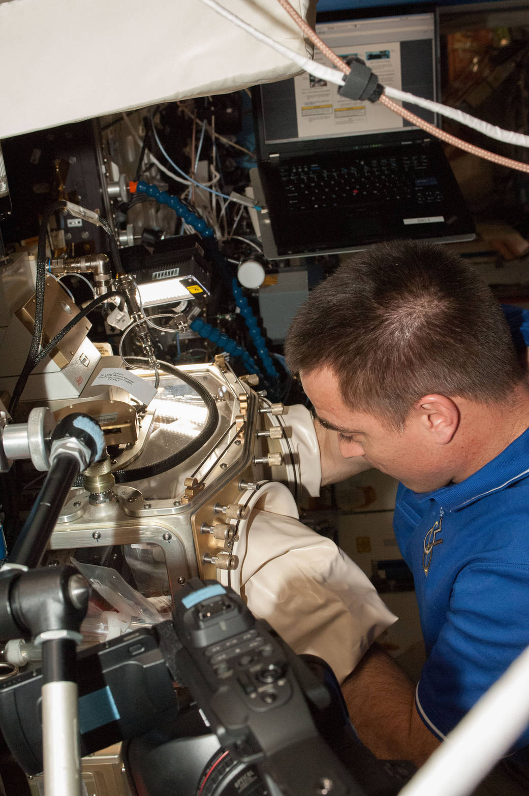 ISS036-E-023770 -- Chris Cassidy
