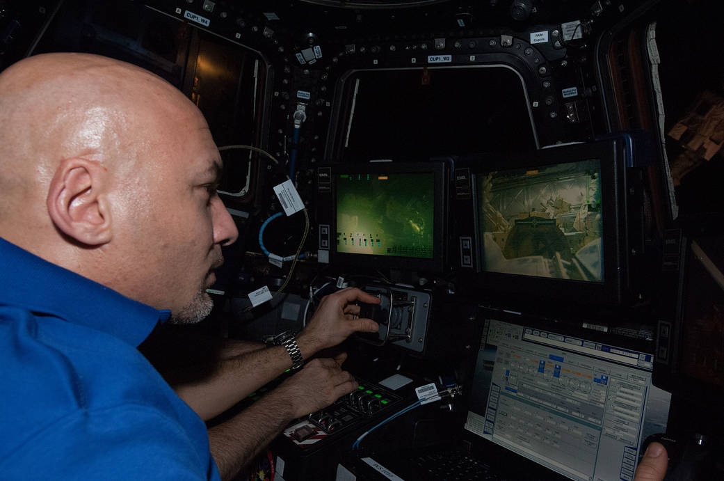 Station Astronauts Prep for HTV-4 Grapple