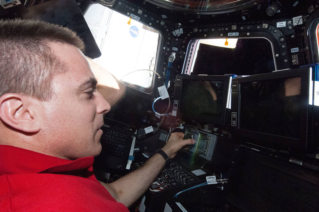 Station Astronauts Prep for HTV-4 Grapple 