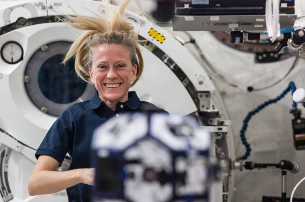 Astronaut Karen Nyberg and SPHERES