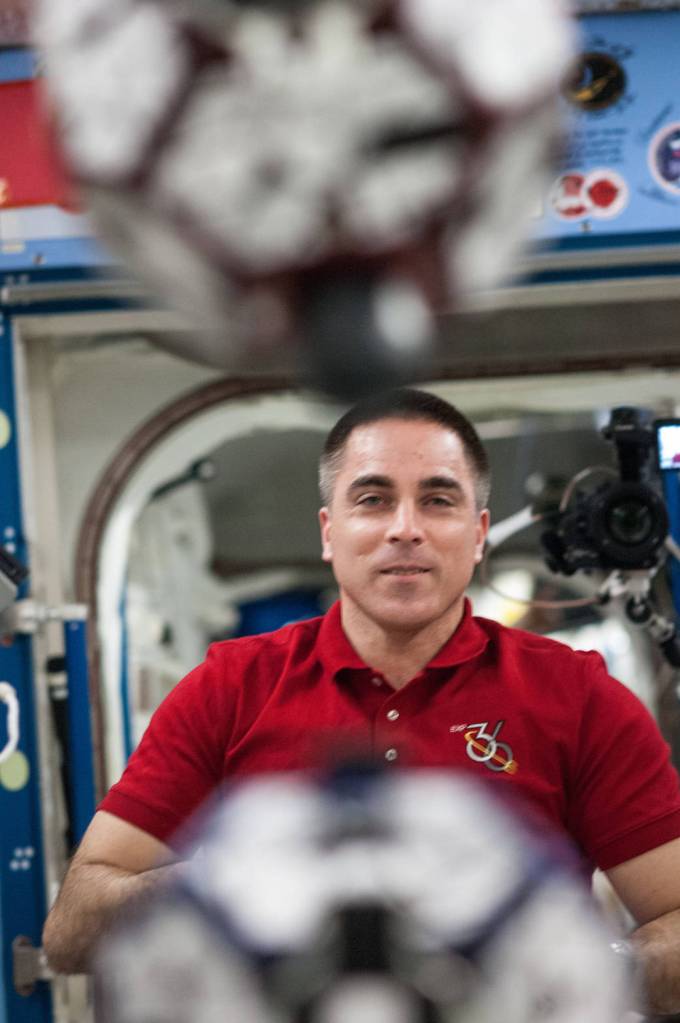 Astronaut Chris Cassidy and SPHERES
