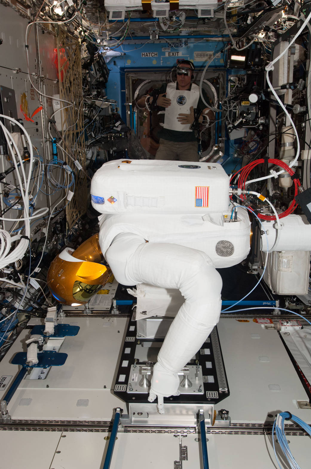 Chris Cassidy Tests Robonaut 2