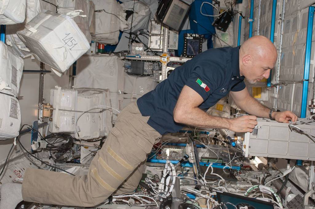 Luca Parmitano Works In the Columbus Laboratory
