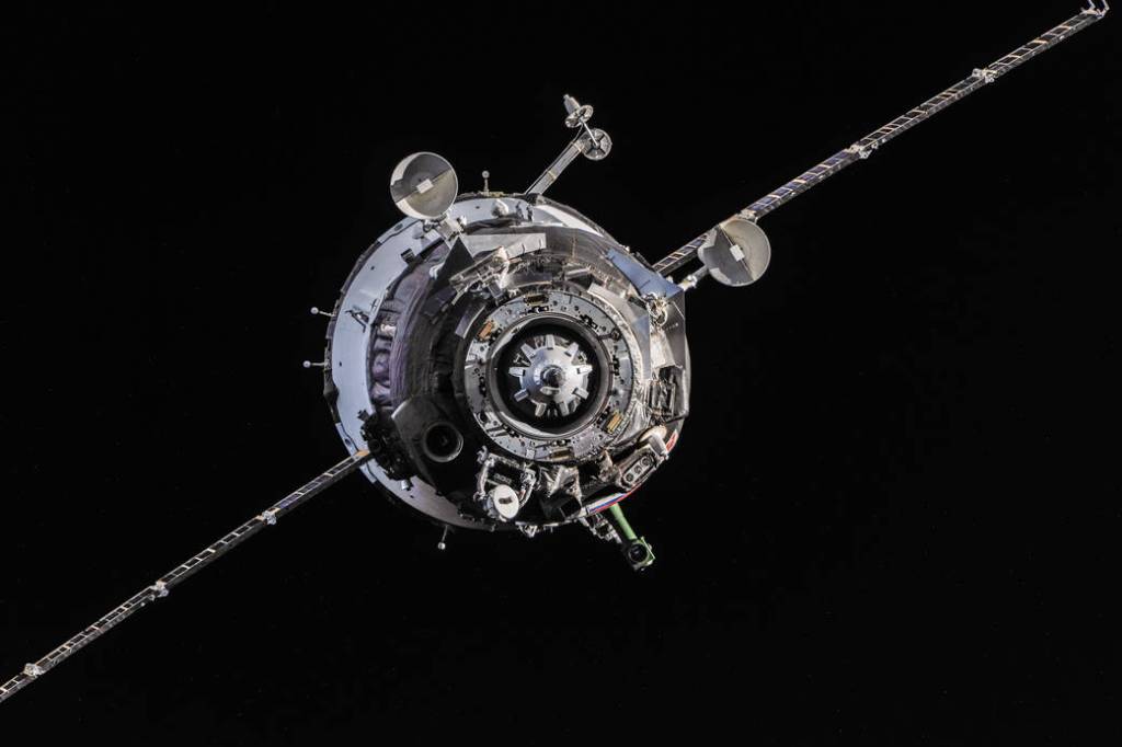 Soyuz TMA-10M Approaches Station for Docking