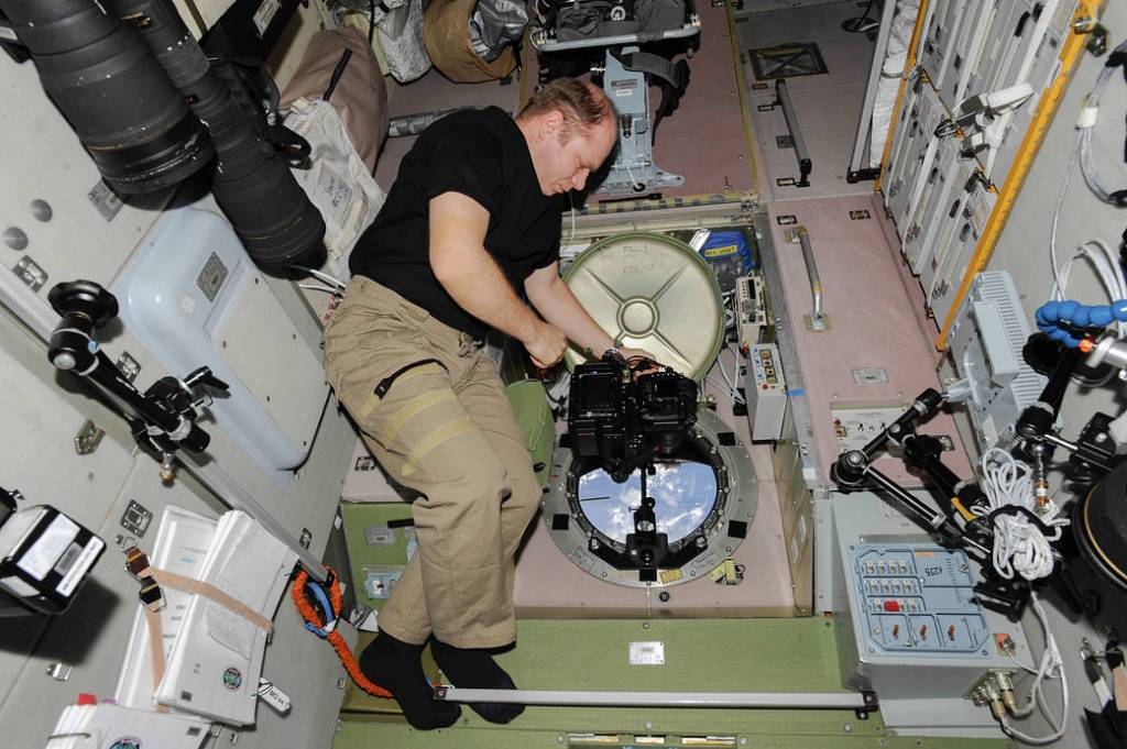 Oleg Kotov Performs the Albedo Experiment