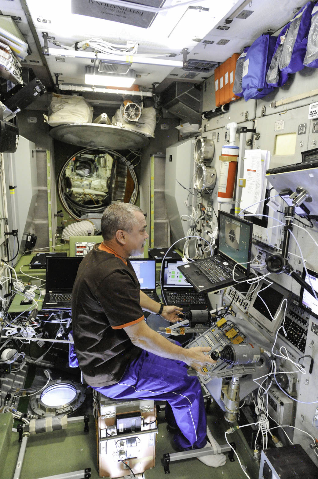 Mikhail Tyurin Practices Manual Docking Techniques