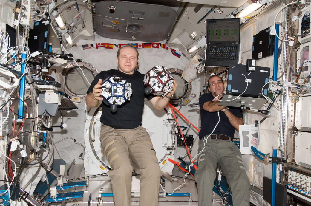 Oleg Kotov and Rick Mastracchio with SPHERES
