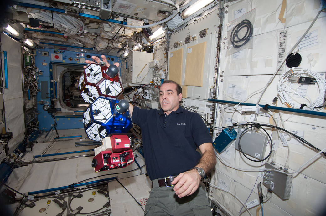Astronaut Rick Mastracchio works with SPHERES