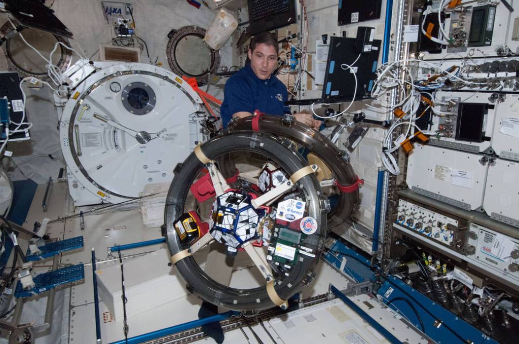 Astronaut Mike Hopkins with SPHERES-RINGS