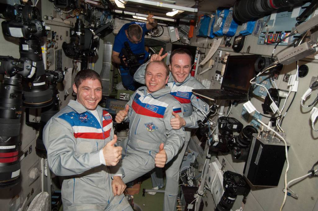 A Simultaneous Thumbs Up