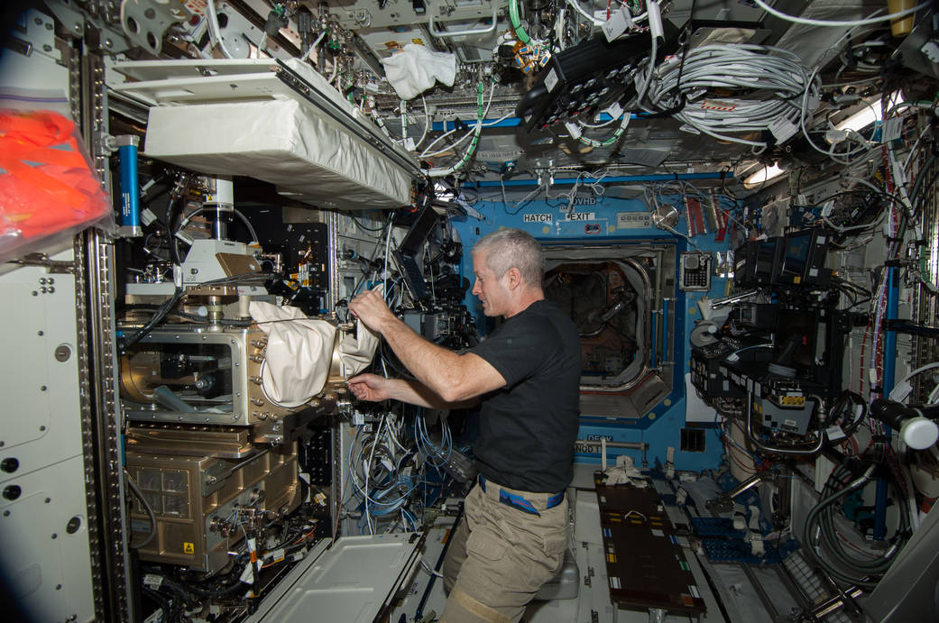 Steve Swanson Prepares the Light Microscopy Module