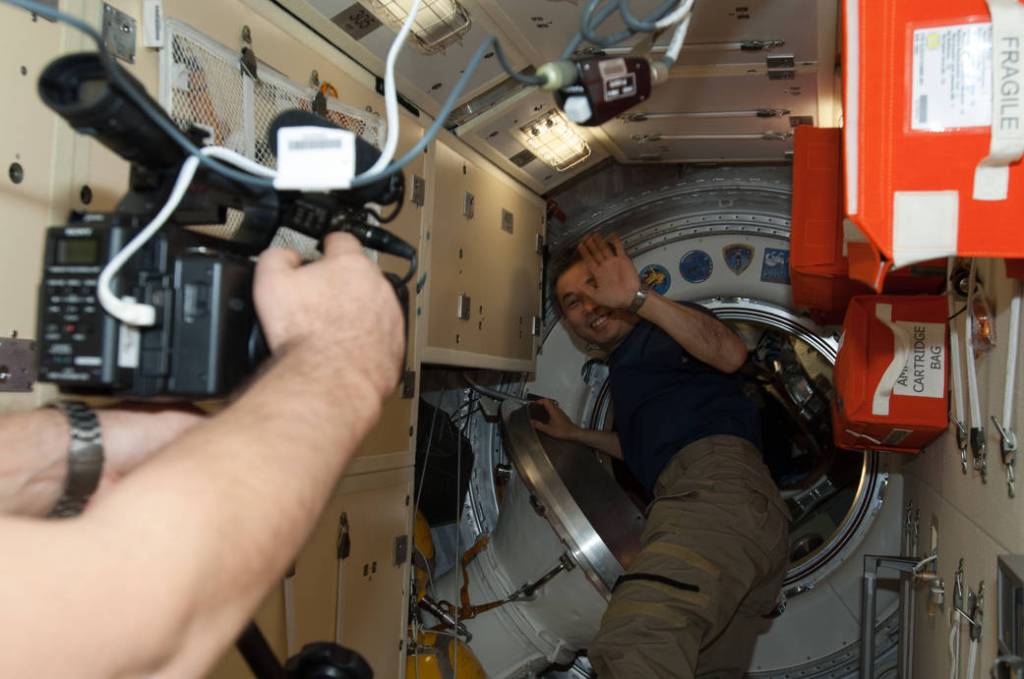 Commander Koichi Wakata Says Goodbye to Station Crewmates