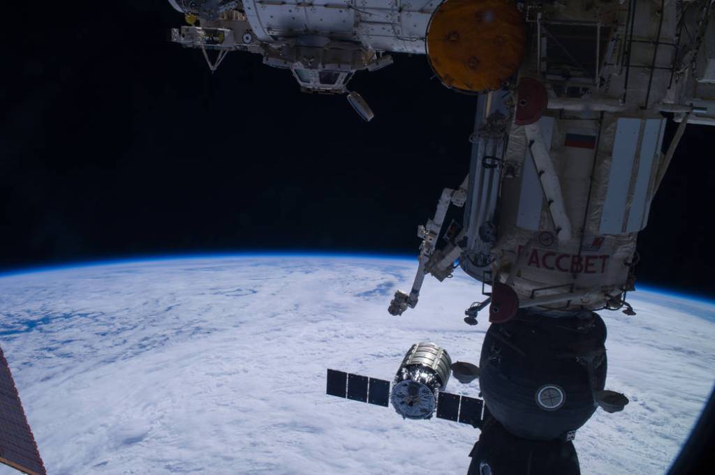 Cygnus Approaches Station for Robotic Grapple