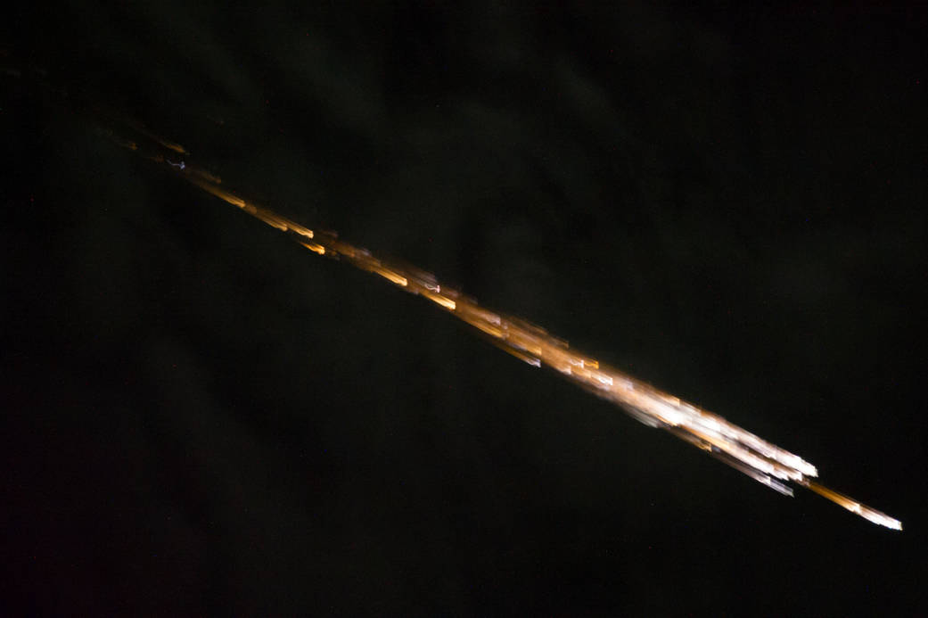 Cygnus Breaks Up in Earth's Atmosphere