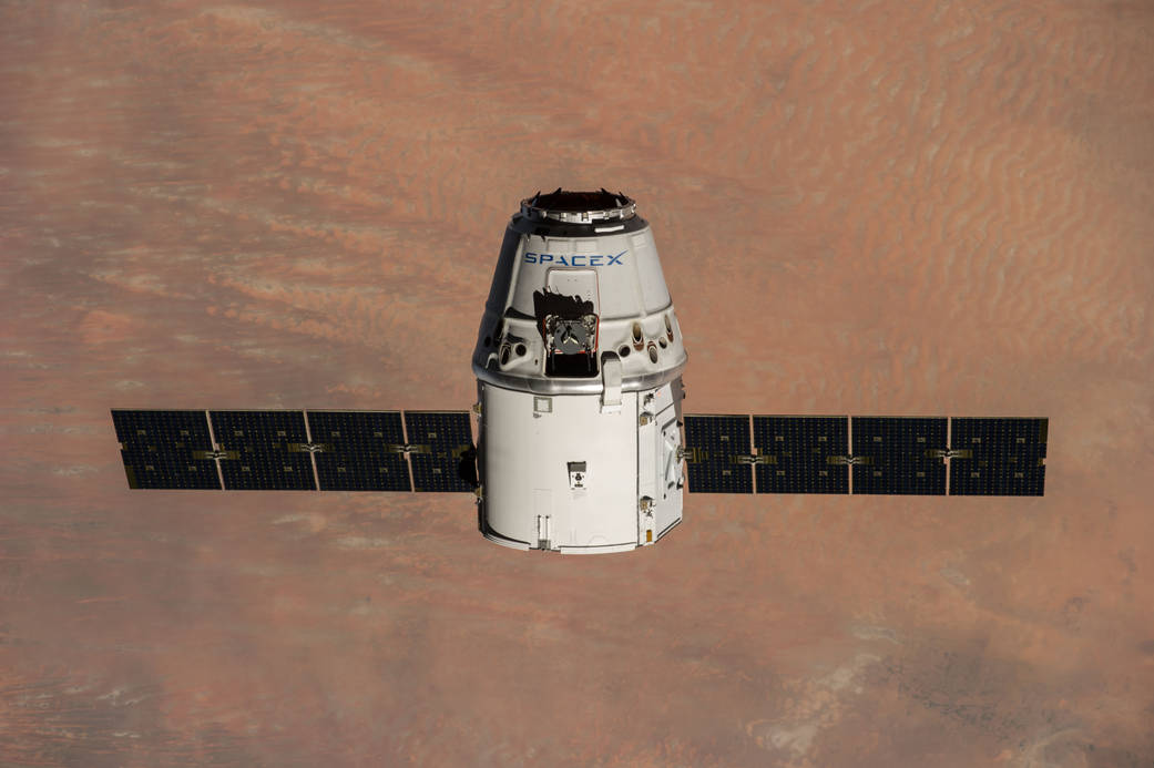 SpaceX Dragon Cargo Craft Approaches Station