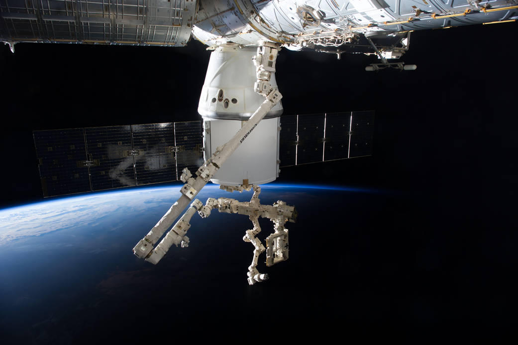 SpaceX Dragon, Canadarm2 and Dextre