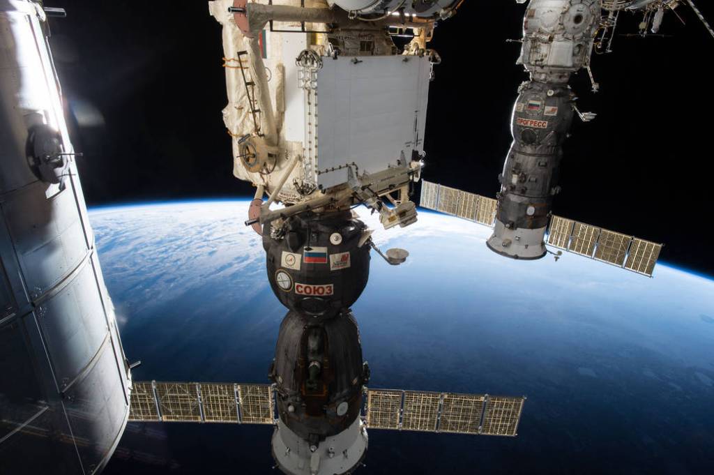Soyuz and the Progress with the Great Lakes and Southern Canada