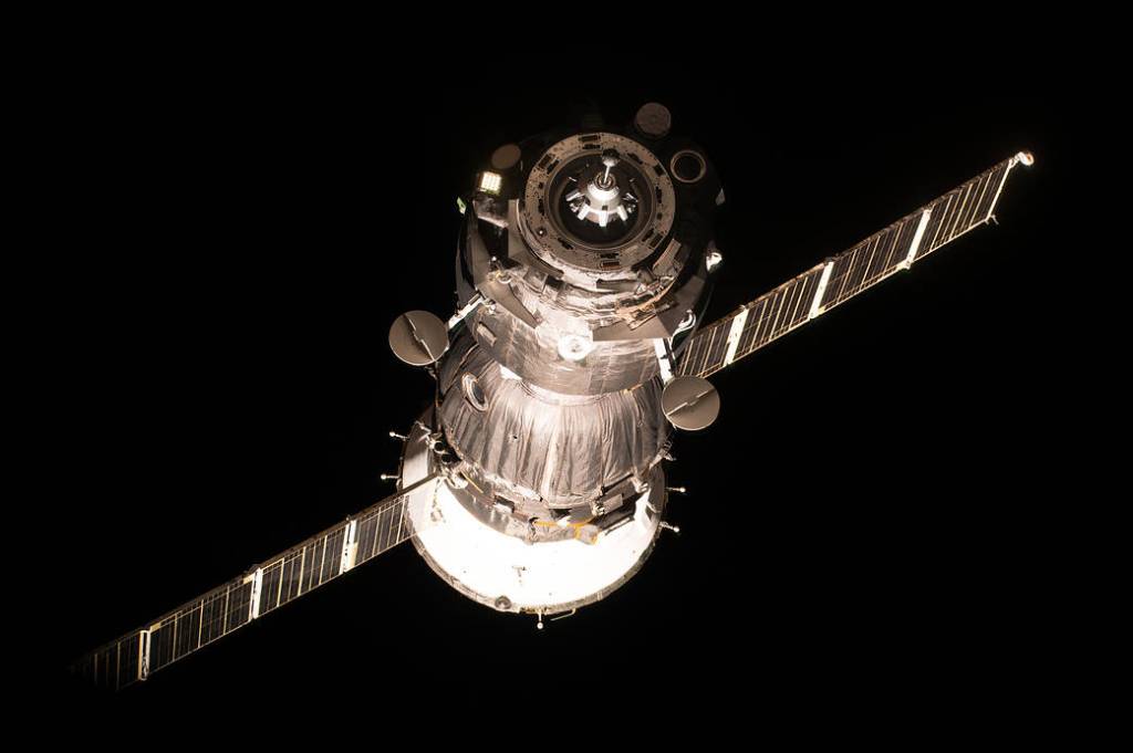The Soyuz MS-01 with the Expedition 48 Crew Approaches the Station