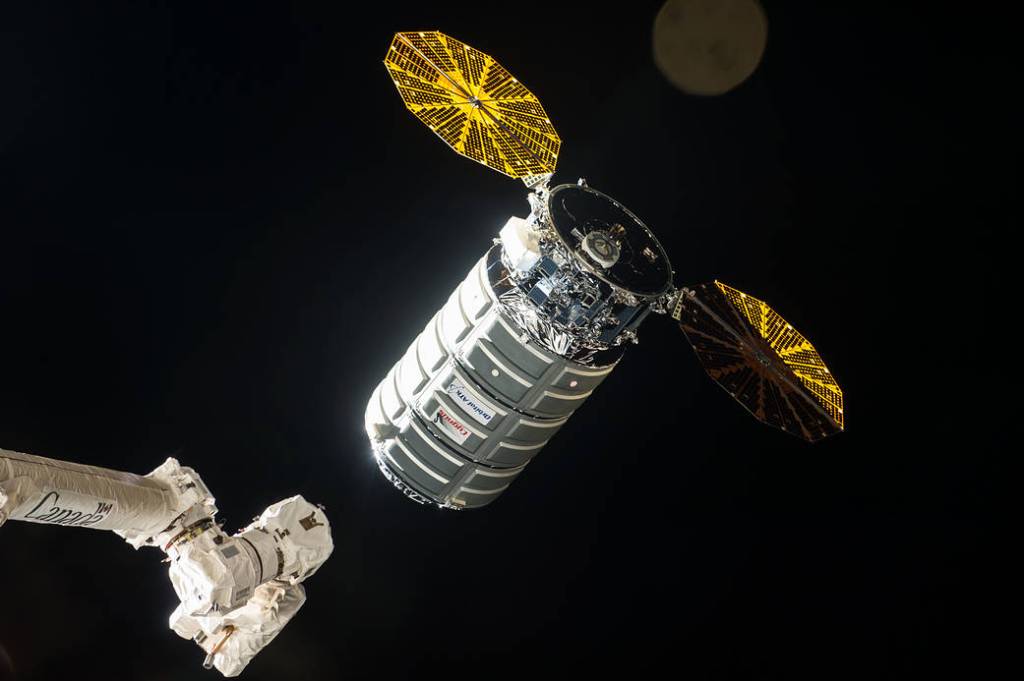 Cygnus Approaches the International Space Station