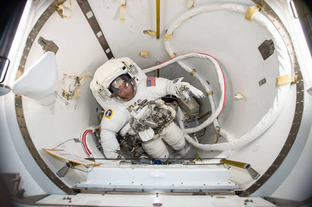 Astronaut Mark Vande Hei verifies his U.S. spacesuit fits