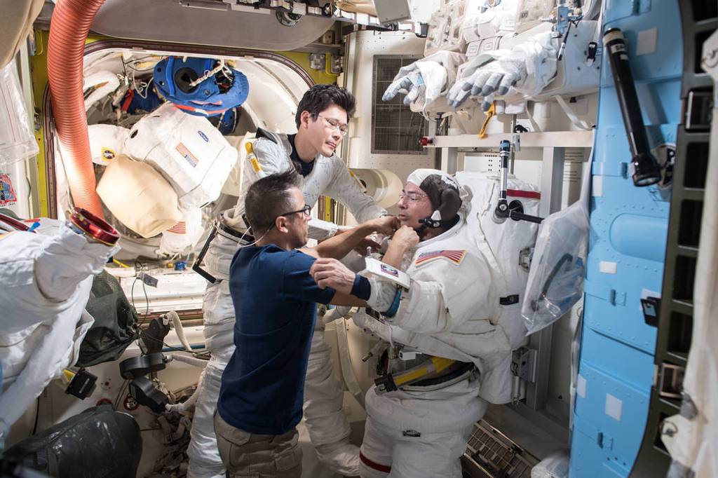 Expedition 54 Spacesuit Fit Check