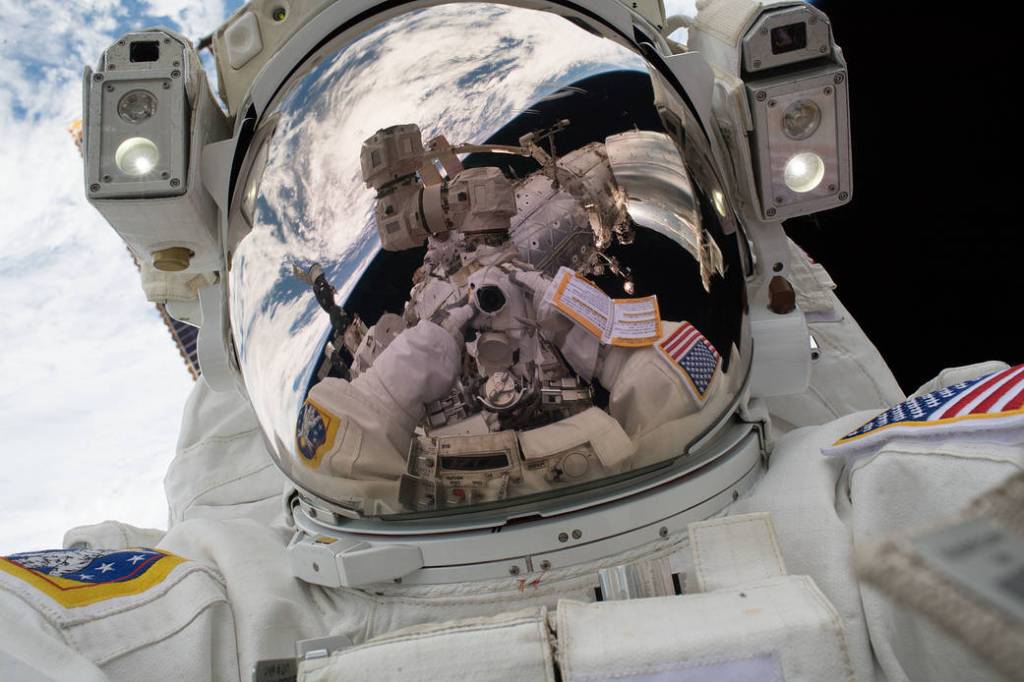 Mark Vande Hei’s ‘Space-Selfie’