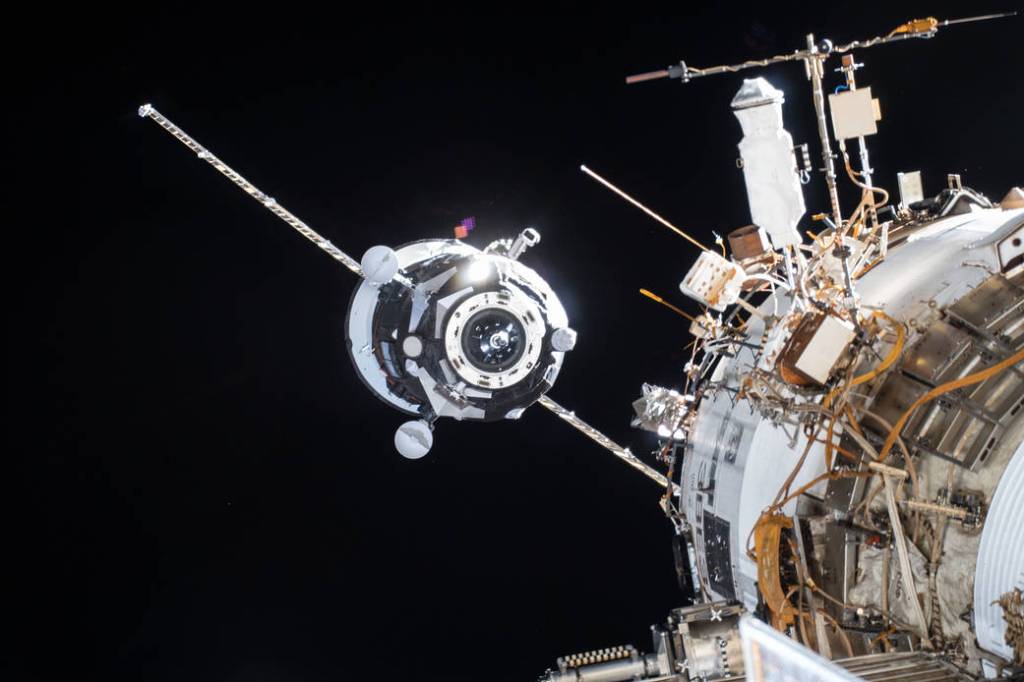 Russia’s Progress 69 resupply ship approaches the Zvezda service module