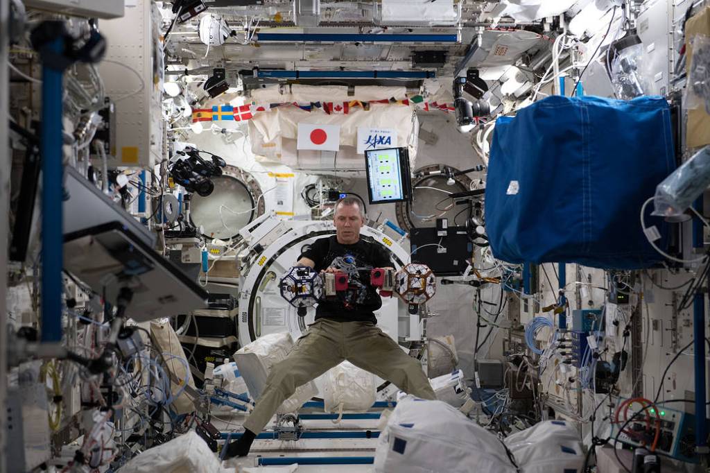 Astronaut Drew Feustel Runs SmoothNav Study