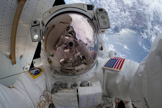 NASA astronaut Ricky Arnold takes an out-of-this-world "space-selfie"