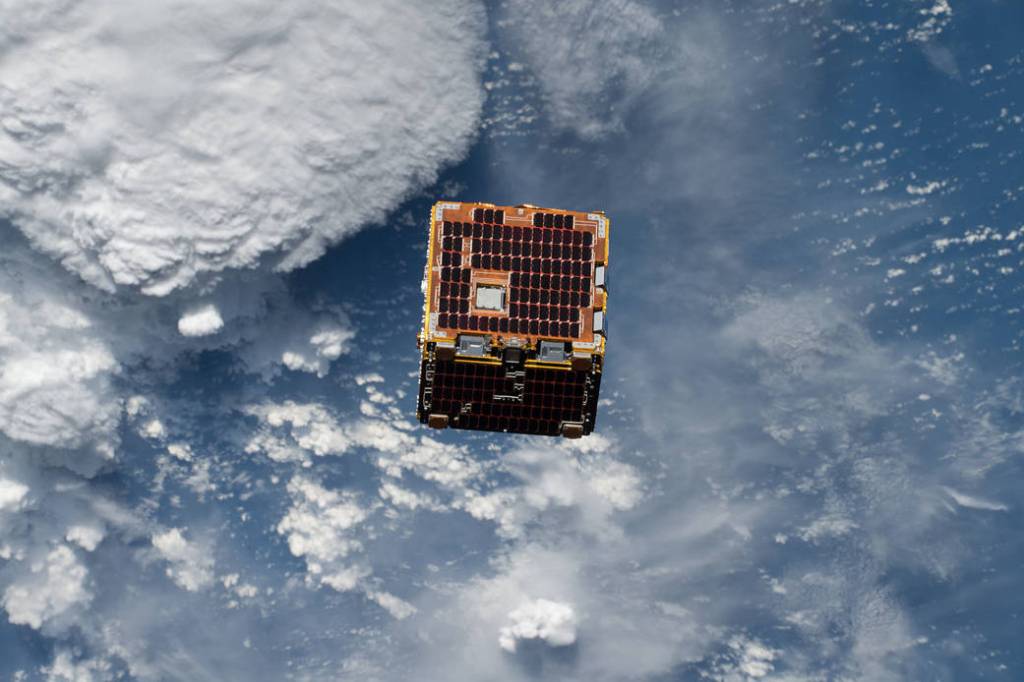 Small Satellite Demonstrates Possible Solution for ‘Space Junk’