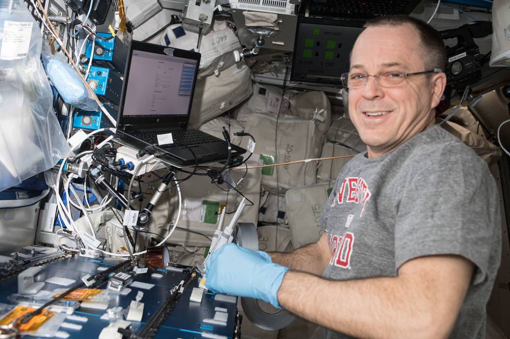 Expedition 56 Flight Engineer Ricky Arnold prepares amplified DNA
