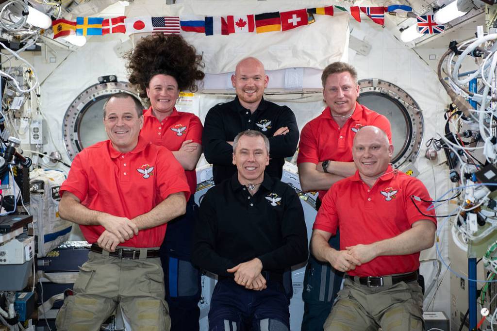 The Expedition 56 crew poses for a portrait in the Kibo laboratory module