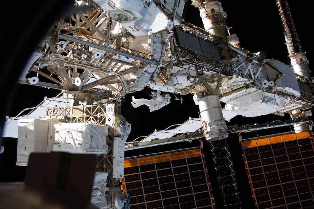 Spacewalkers Anne McClain and David Saint-Jacques