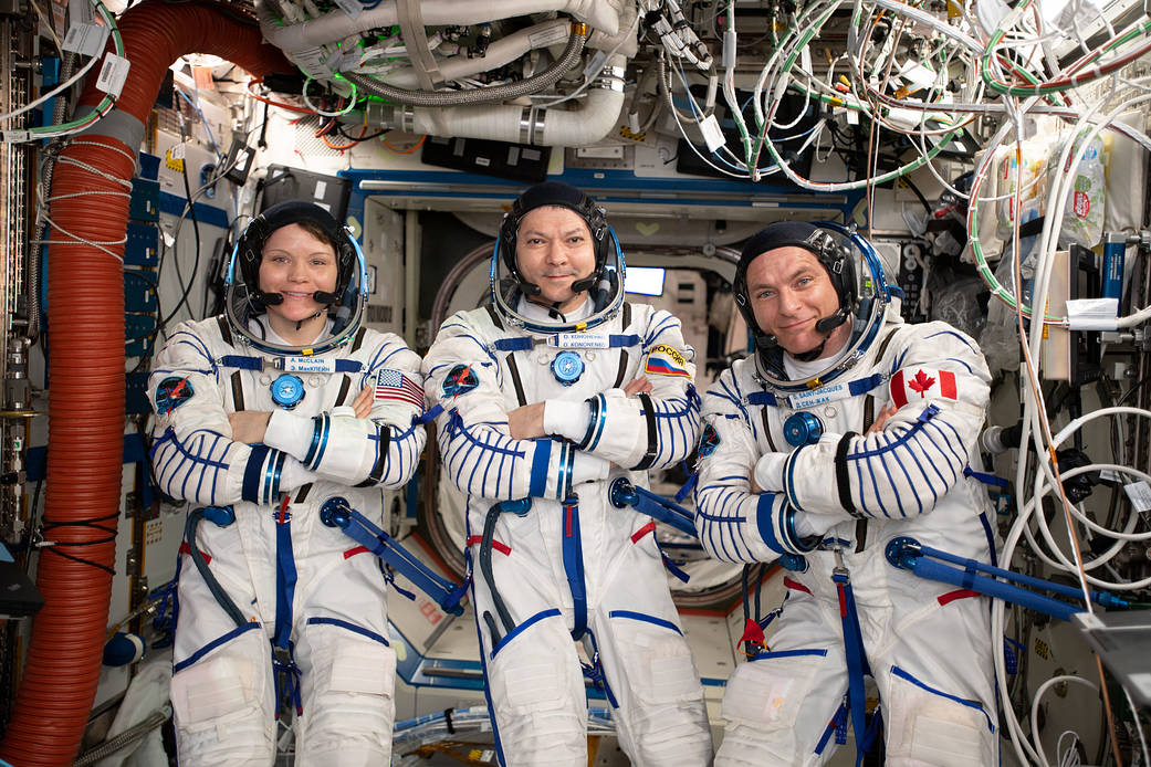 Expedition 59 crew members wearing the Sokol launch and entry suits