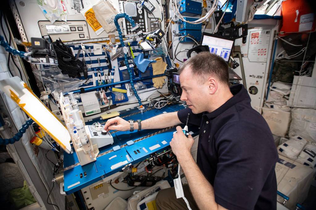 Flight Engineer Nick Hague supports research for the Capillary Structures experiment