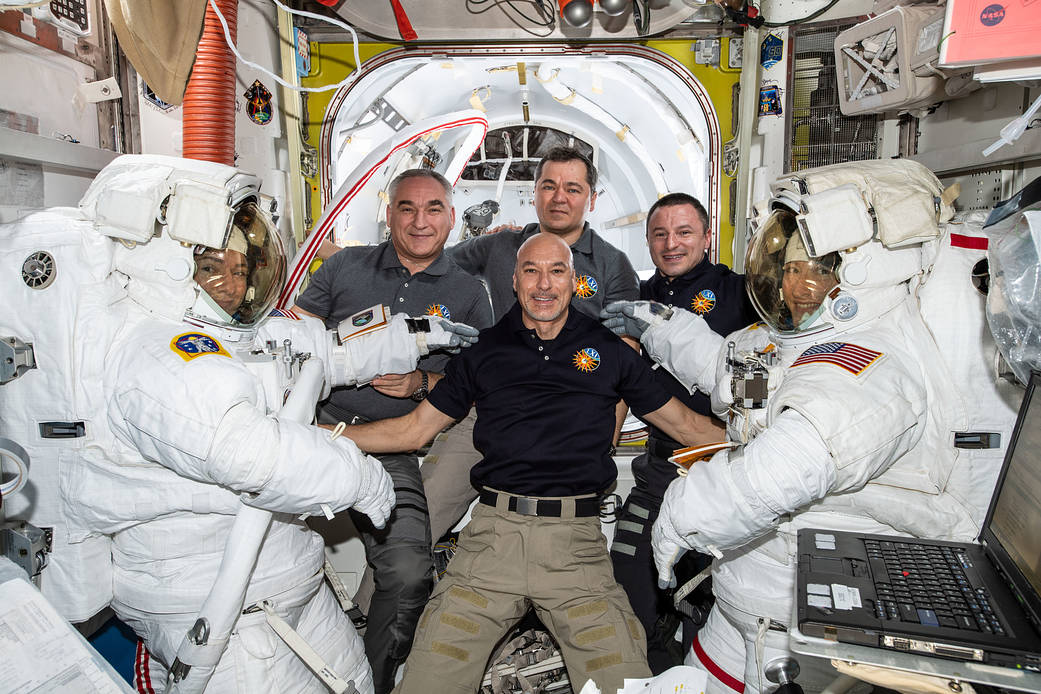 The Expedition 61 crew pauses for a photo with Jessica Meir and Christina Koch 