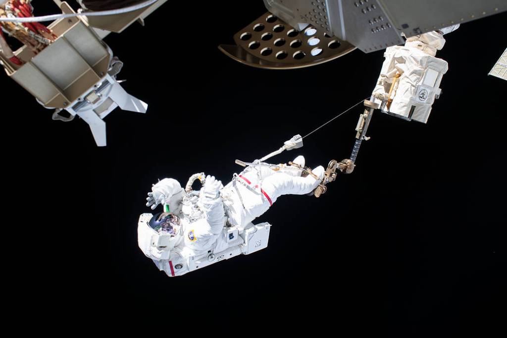 Astronaut Luca Parmitano rides the Canadarm2 robotic arm