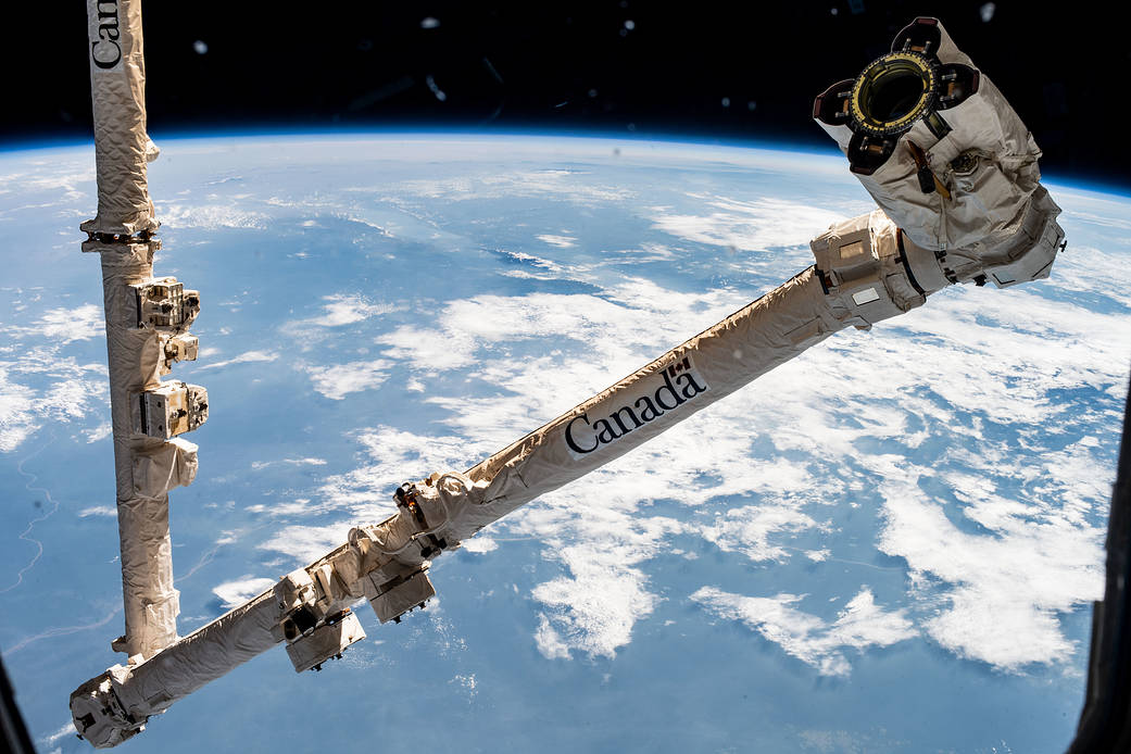 The Canadarm2 robotic arm is poised to capture Cygnus