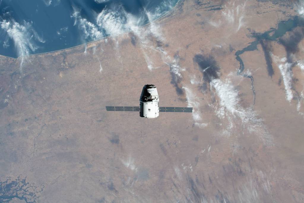 The SpaceX Dragon approaches the space station