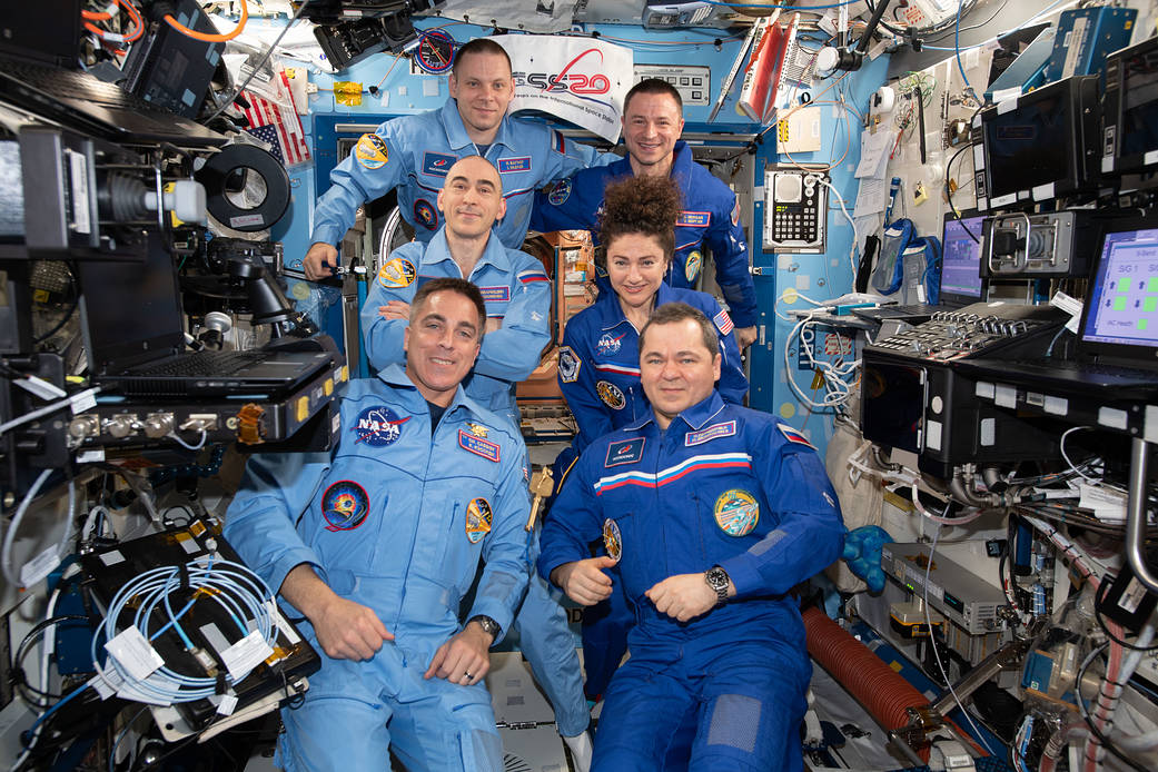 The Expedition 62 and 63 crews pose together