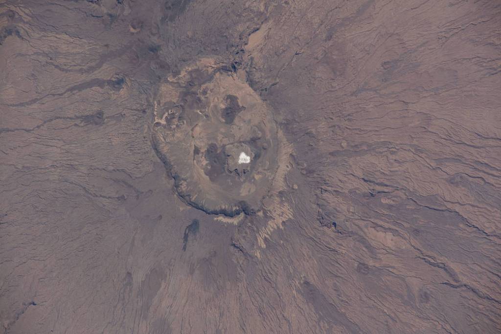 A high pyroclastic shield volcano in northern Chad
