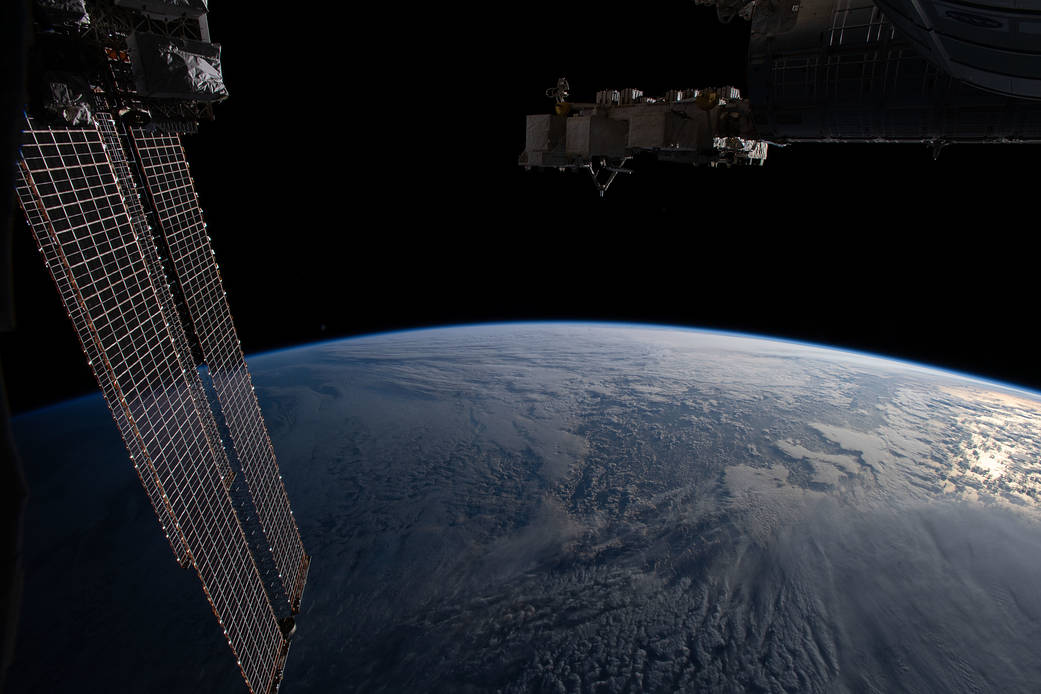 The Earth's limb above the north Pacific